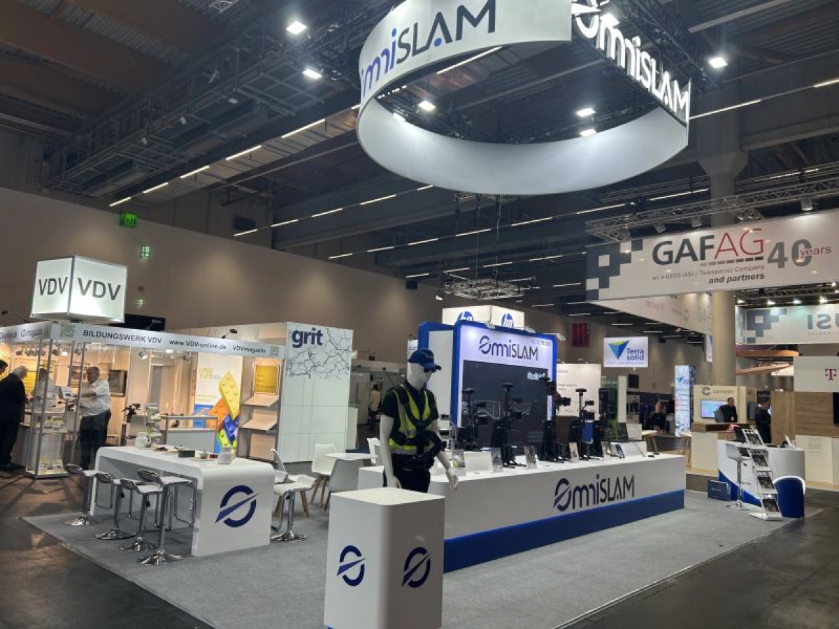 INTERGEO会場でOmniSLAMの次世代SLAMデモと中国茶を体験